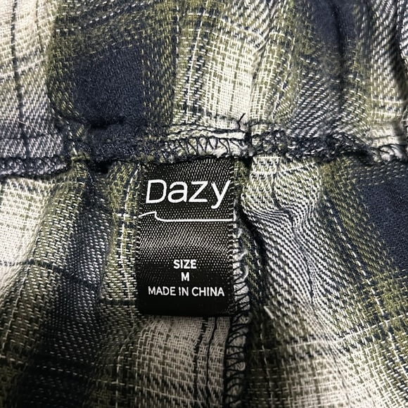 Comfy plaid pyjama pants in size medium - Picture 3 of 3